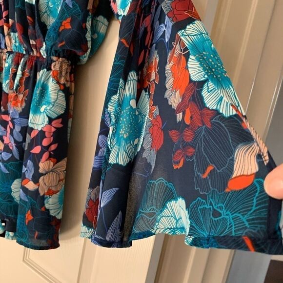 As U Wish Bell Slit Sleeve Long sleeve Romper - Picture 5 of 9